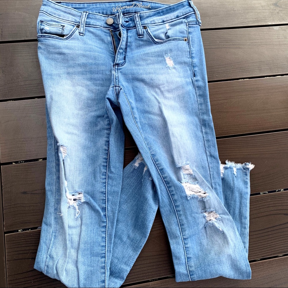 3/$10!! Distressed Mid Rise Crop Skinny Jeans